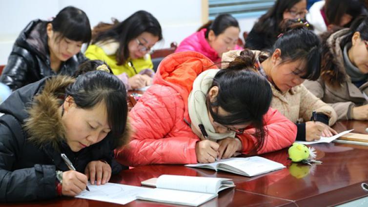 幸福的老师才能培养出快乐的学生