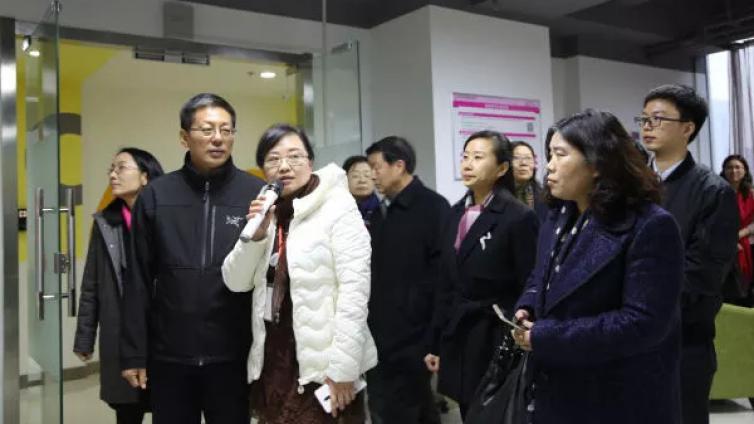 为推进家庭教育立法，全国人大代表莅临西安翼光教育调研考察