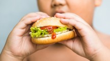 农村儿童肥胖蔓延 零食用料低劣是重要原因